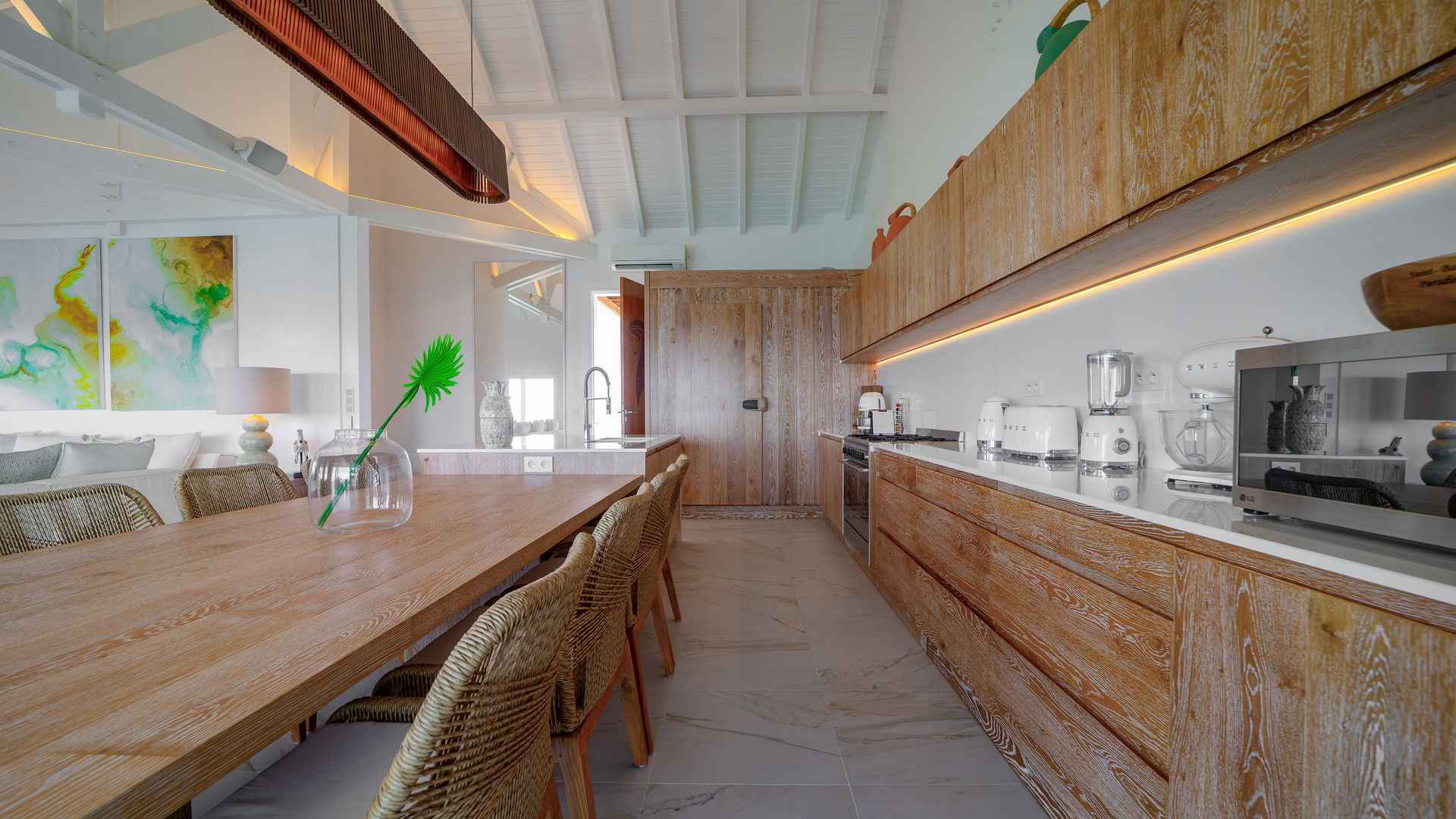 KITCHEN & DINING AREA