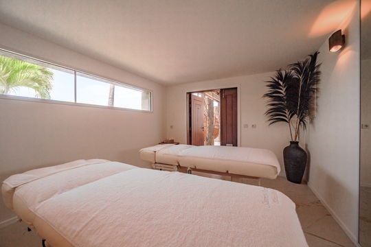 VILLA COEUR DE PIRATE MASSAGE ROOM 1