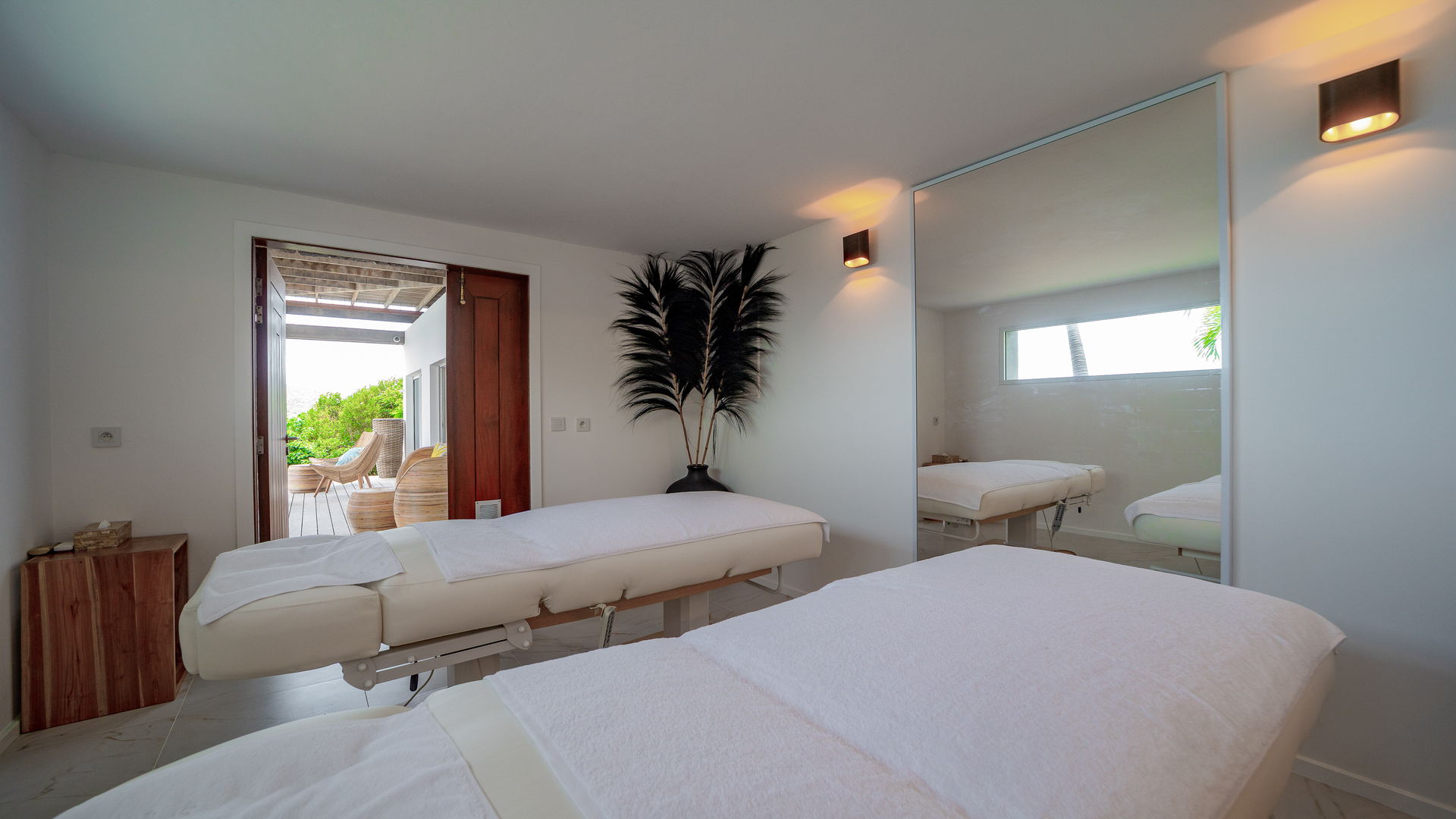 MASSAGE ROOM
