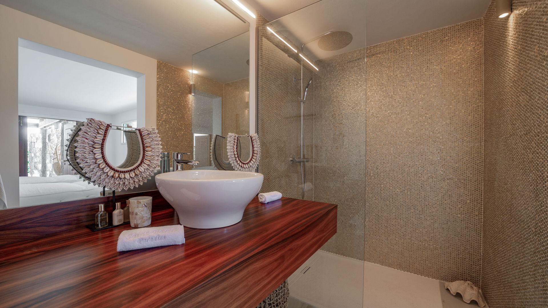 MASSAGE ROOM