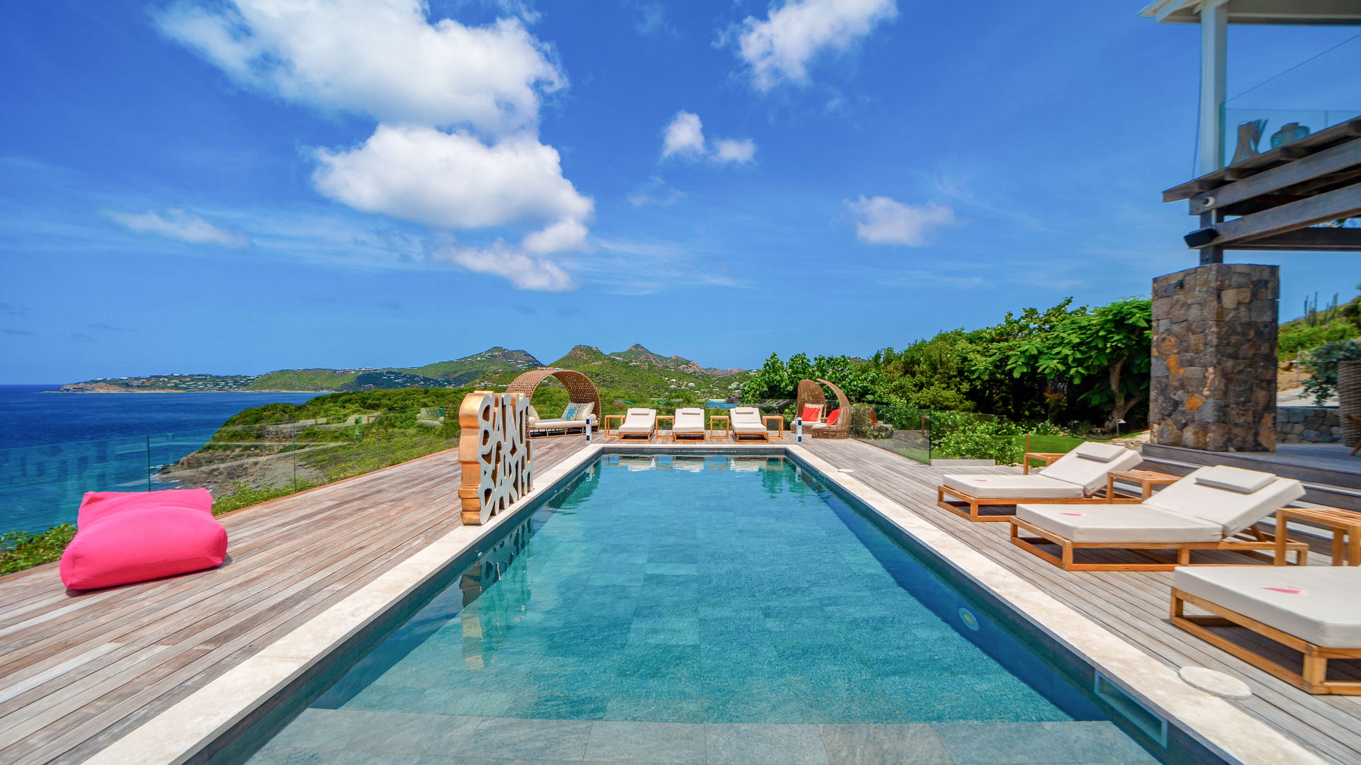 POOL & TERRACE