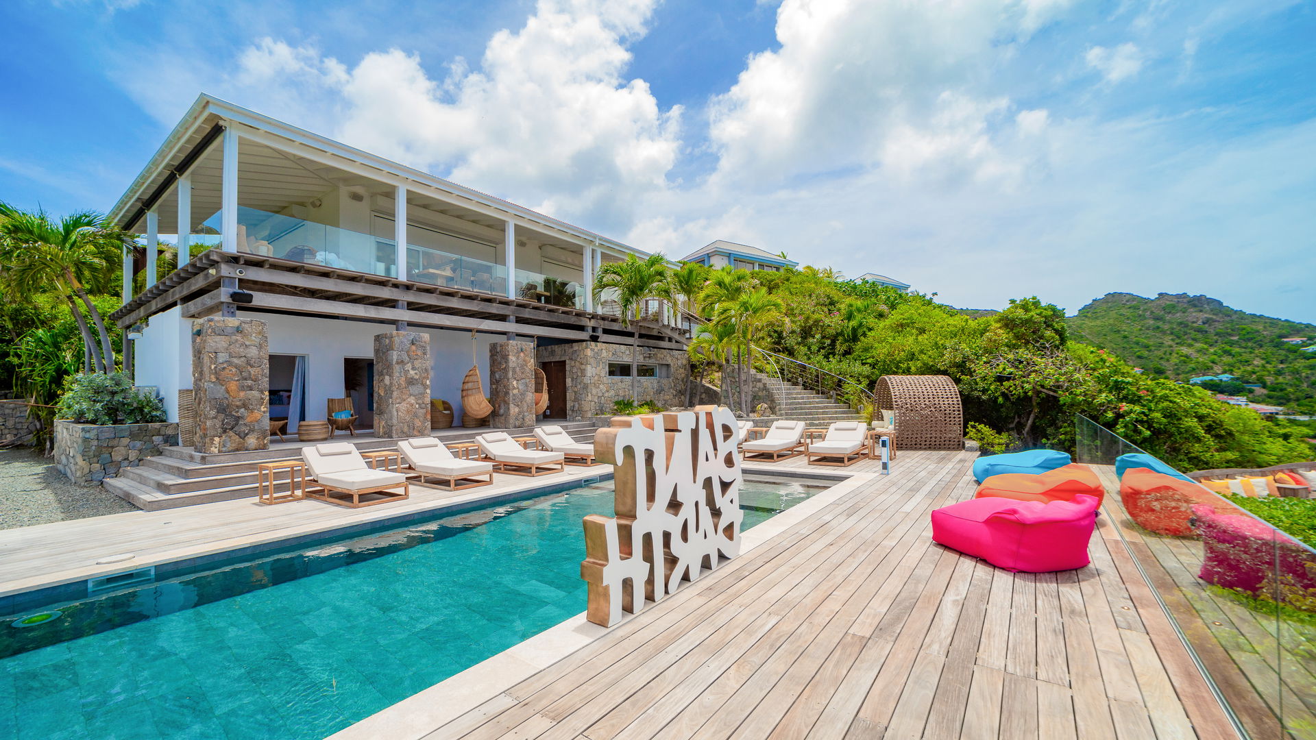 POOL & TERRACE