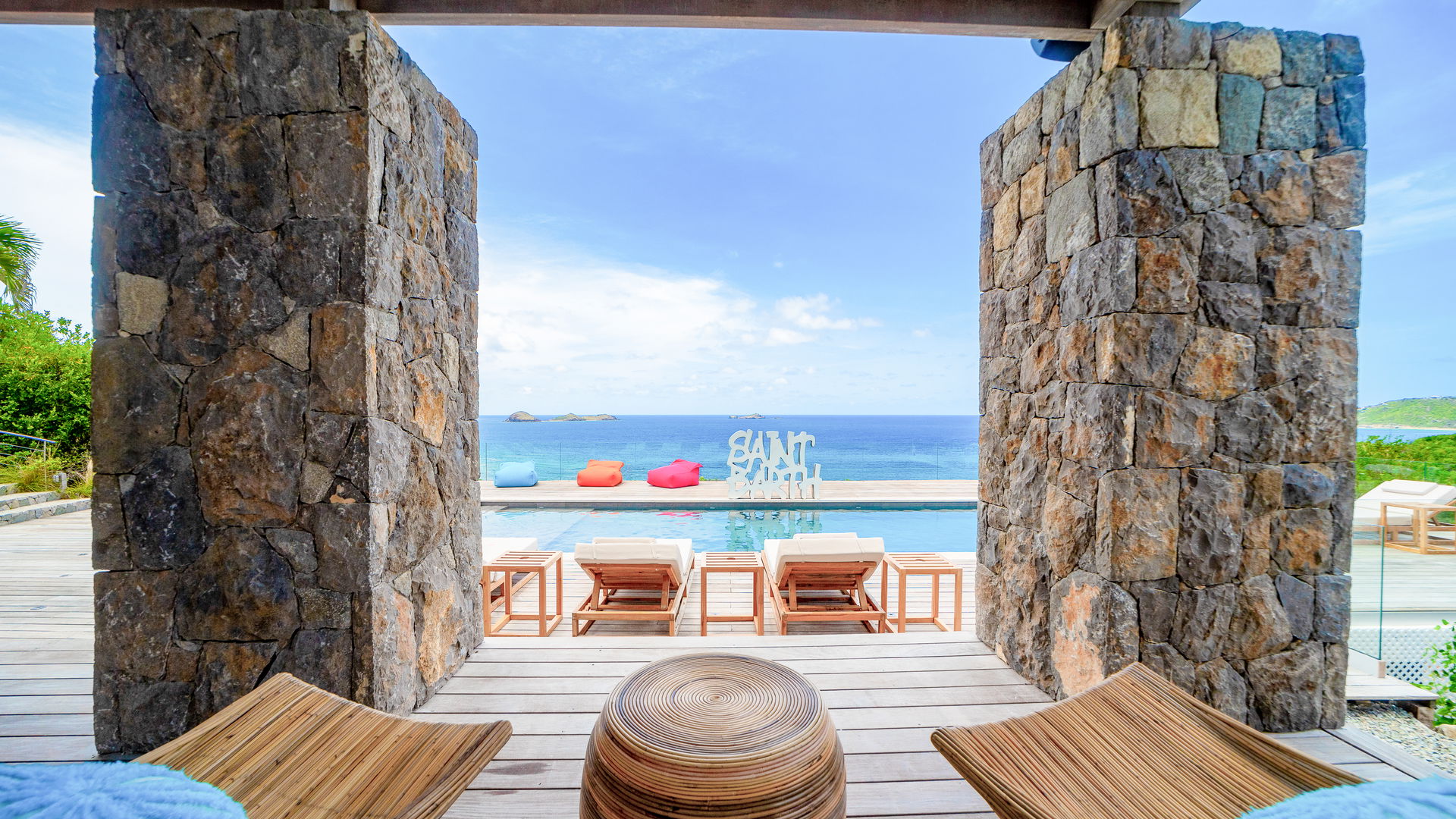 POOL & TERRACE