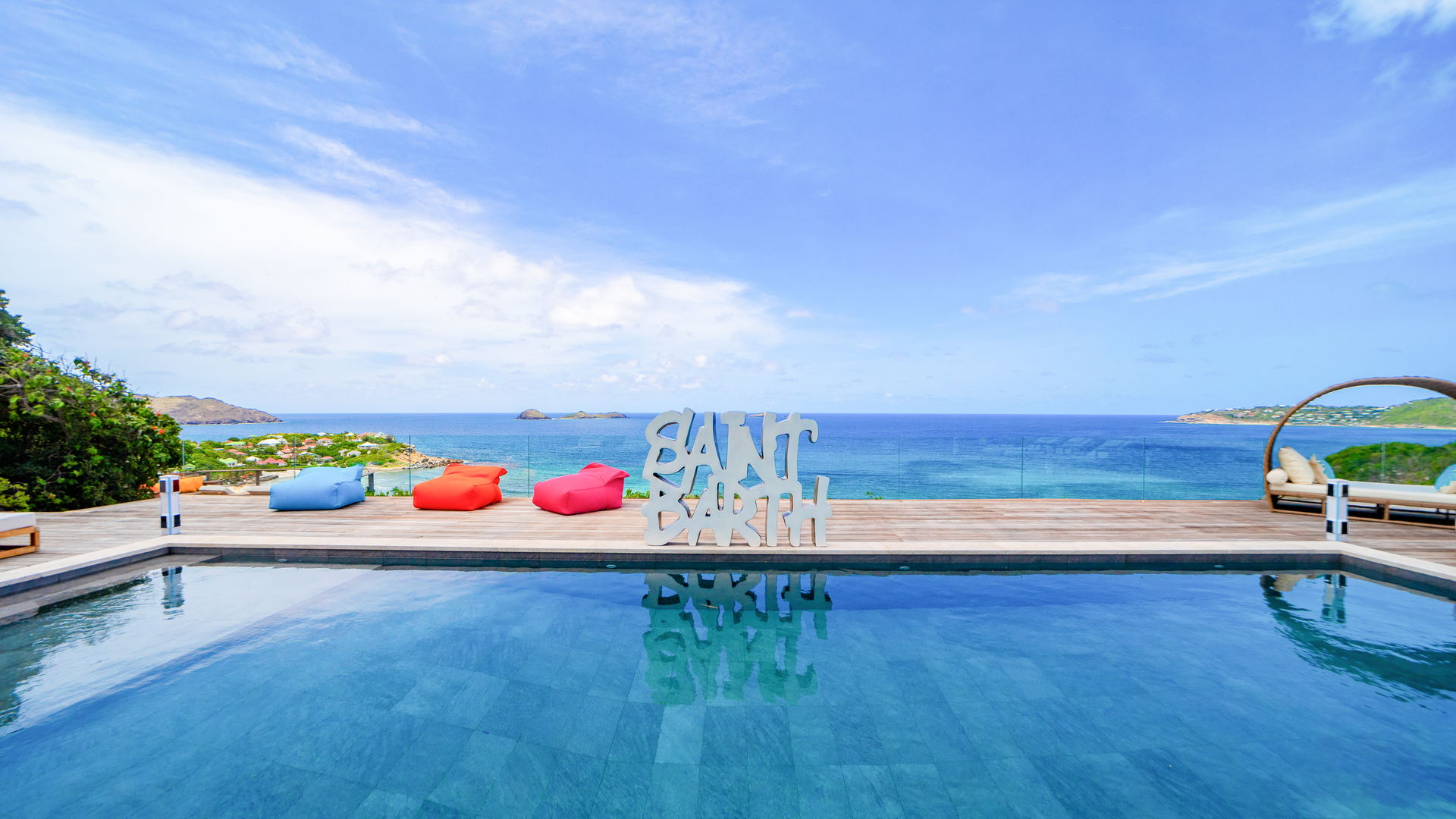 POOL & TERRACE