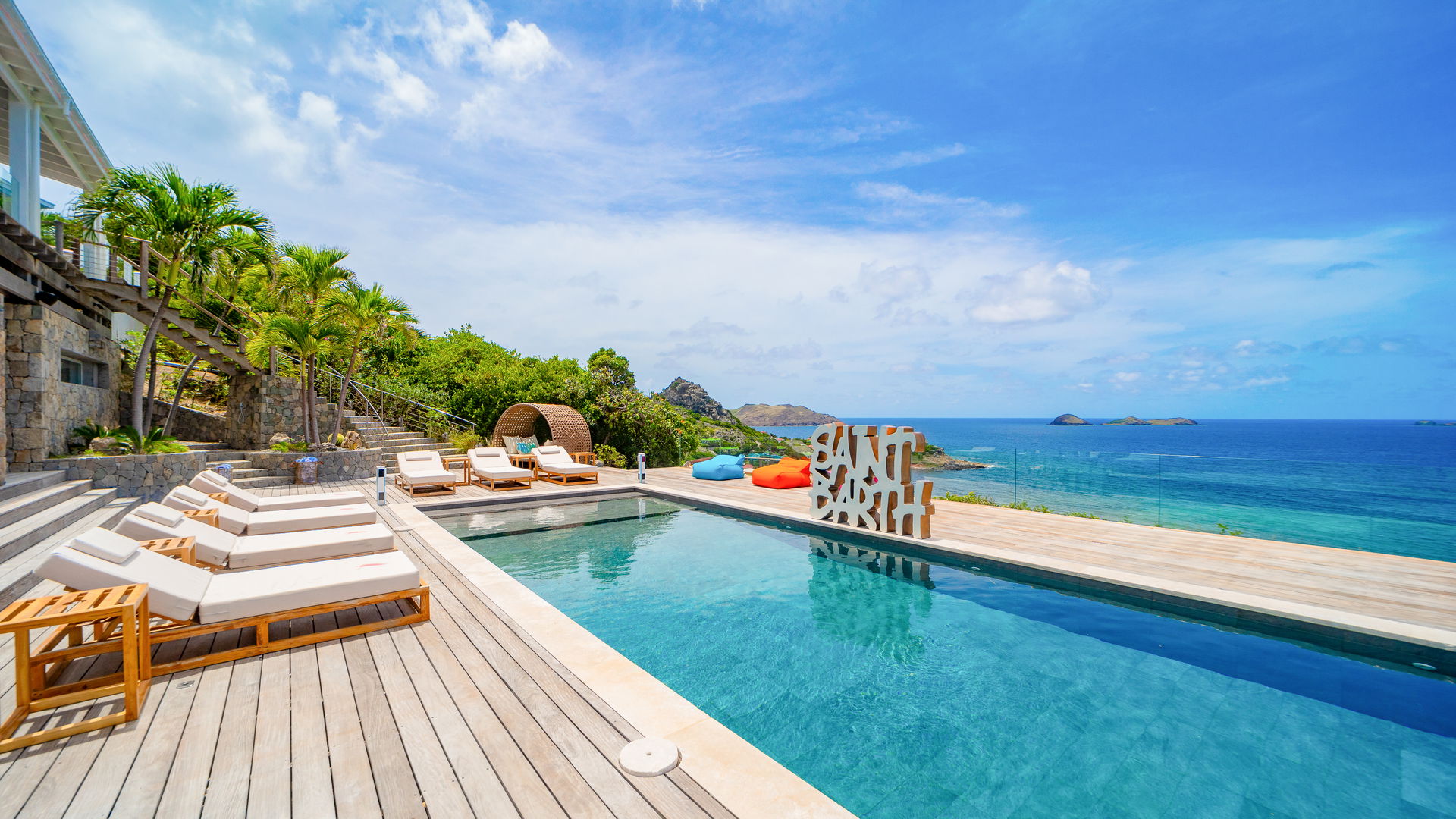 POOL & TERRACE