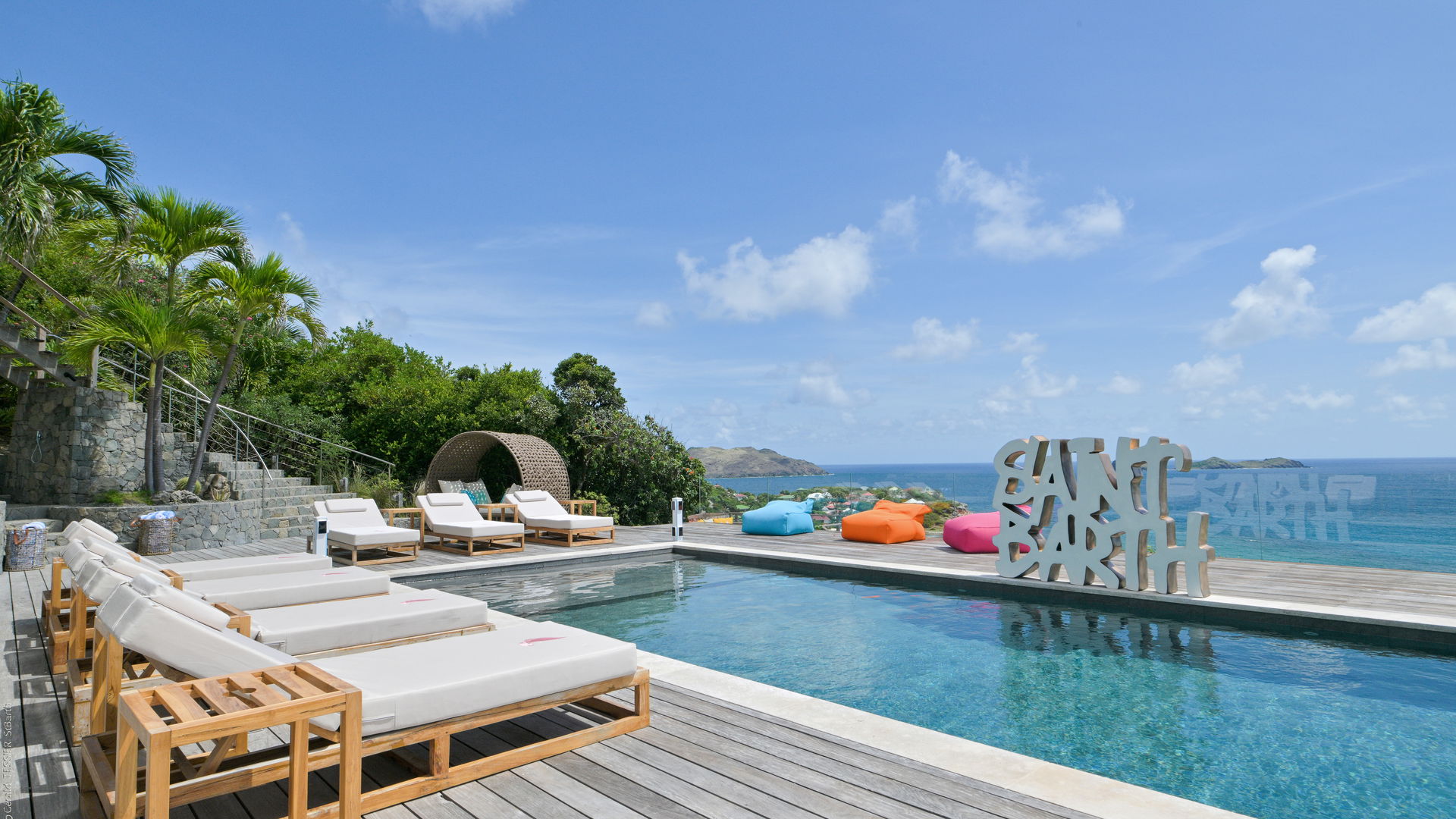POOL & TERRACE