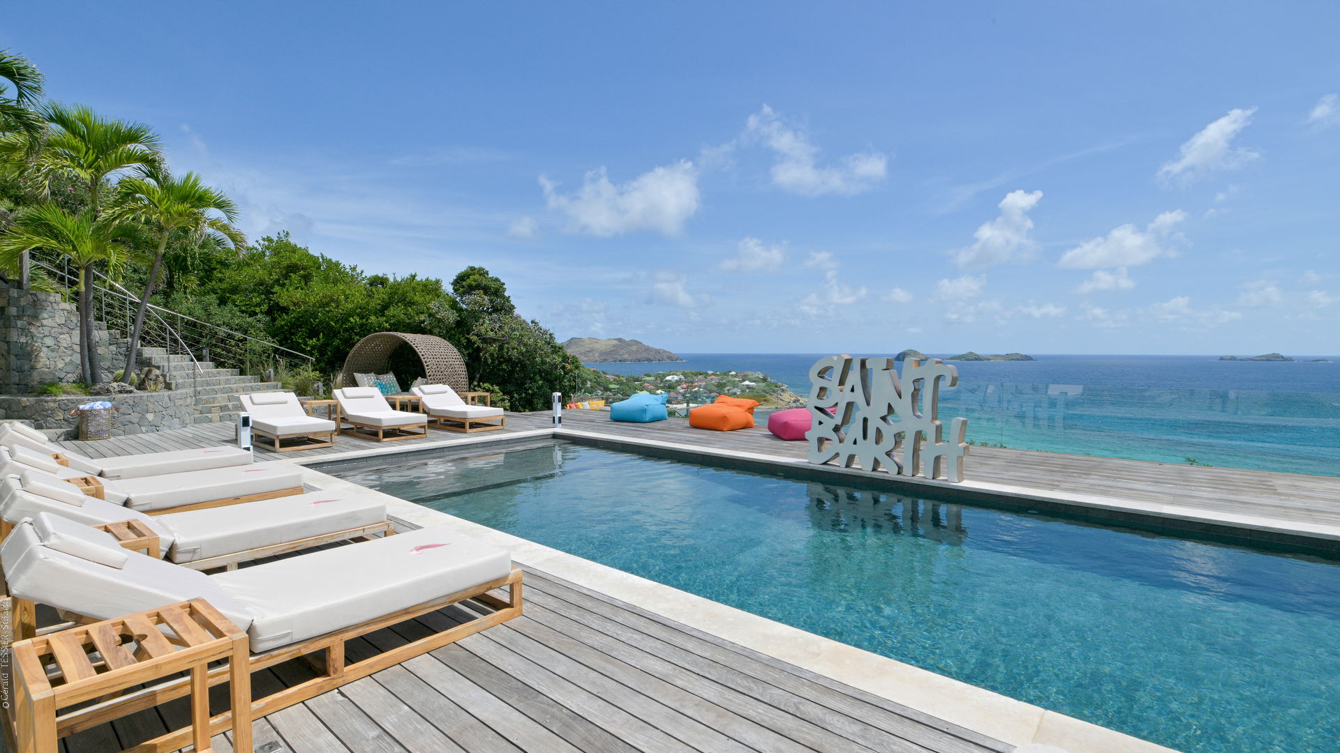 POOL & TERRACE