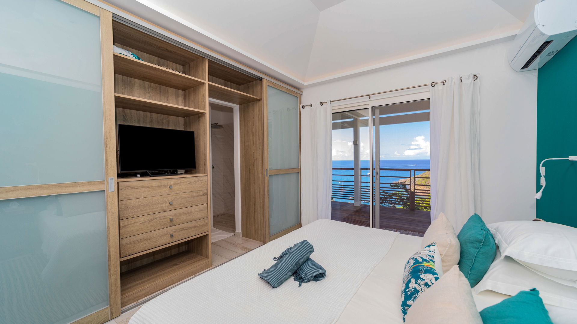 BEDROOM 1