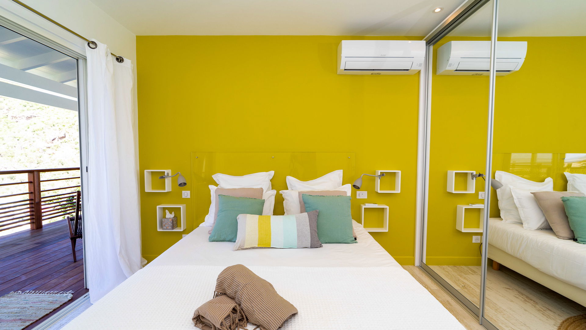 BEDROOM 2