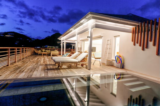 VILLA COUCHER DE SOLEIL BY NIGHT 2