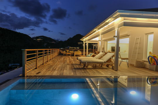 VILLA COUCHER DE SOLEIL BY NIGHT 3
