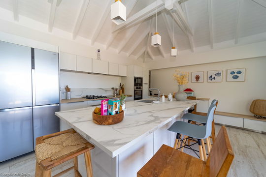 VILLA COUCHER DE SOLEIL KITCHEN & DINING AREA 1