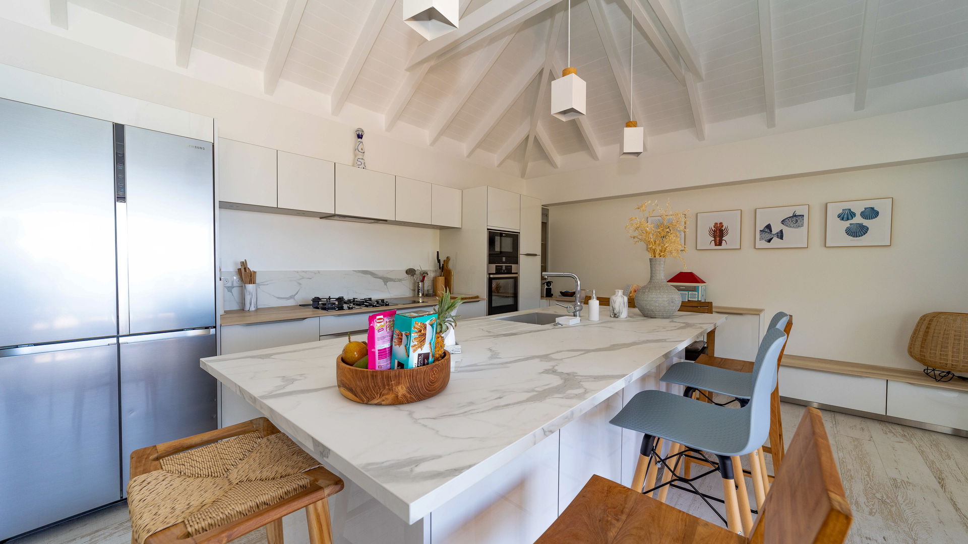 KITCHEN & DINING AREA
