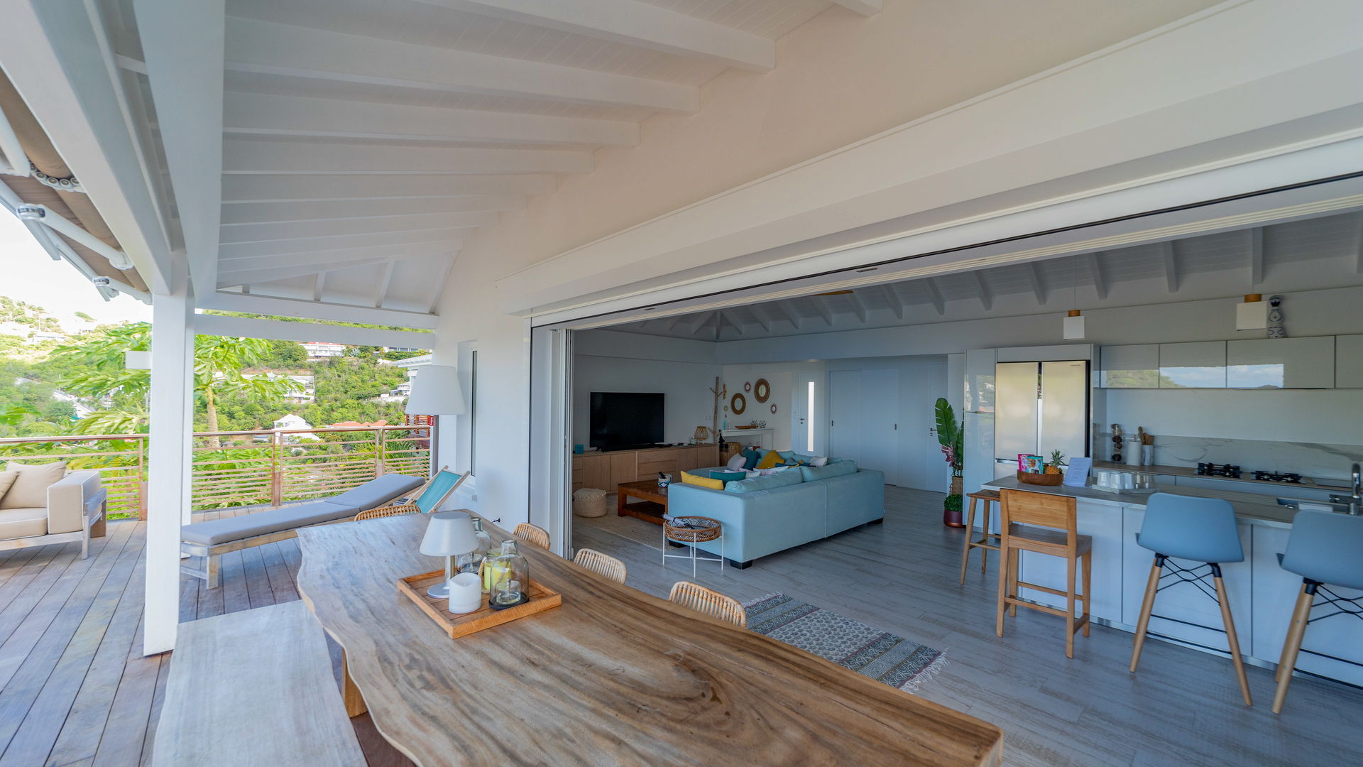 KITCHEN & DINING AREA