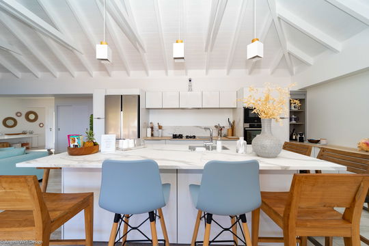 VILLA COUCHER DE SOLEIL KITCHEN & DINING AREA 2