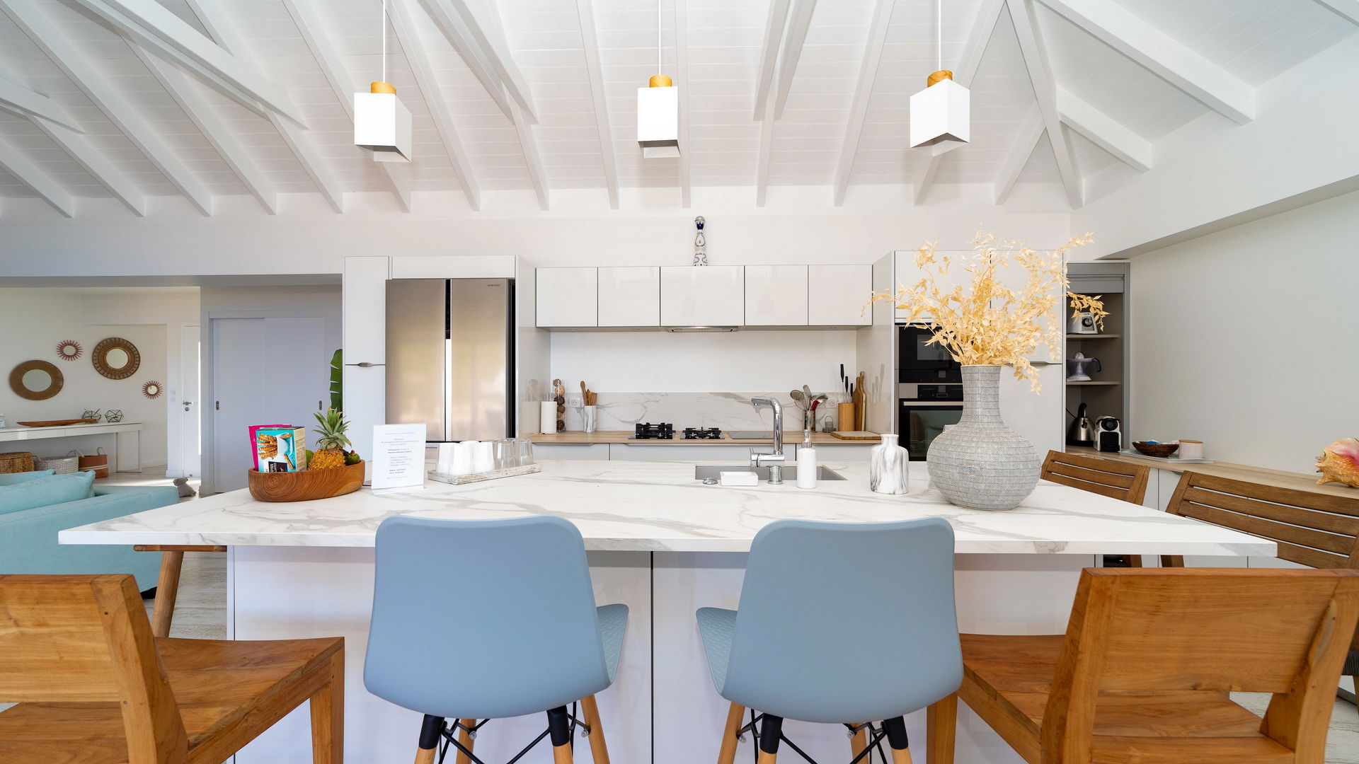 KITCHEN & DINING AREA