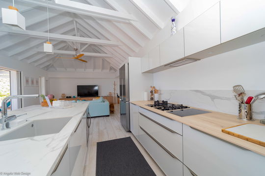 VILLA COUCHER DE SOLEIL KITCHEN & DINING AREA 5