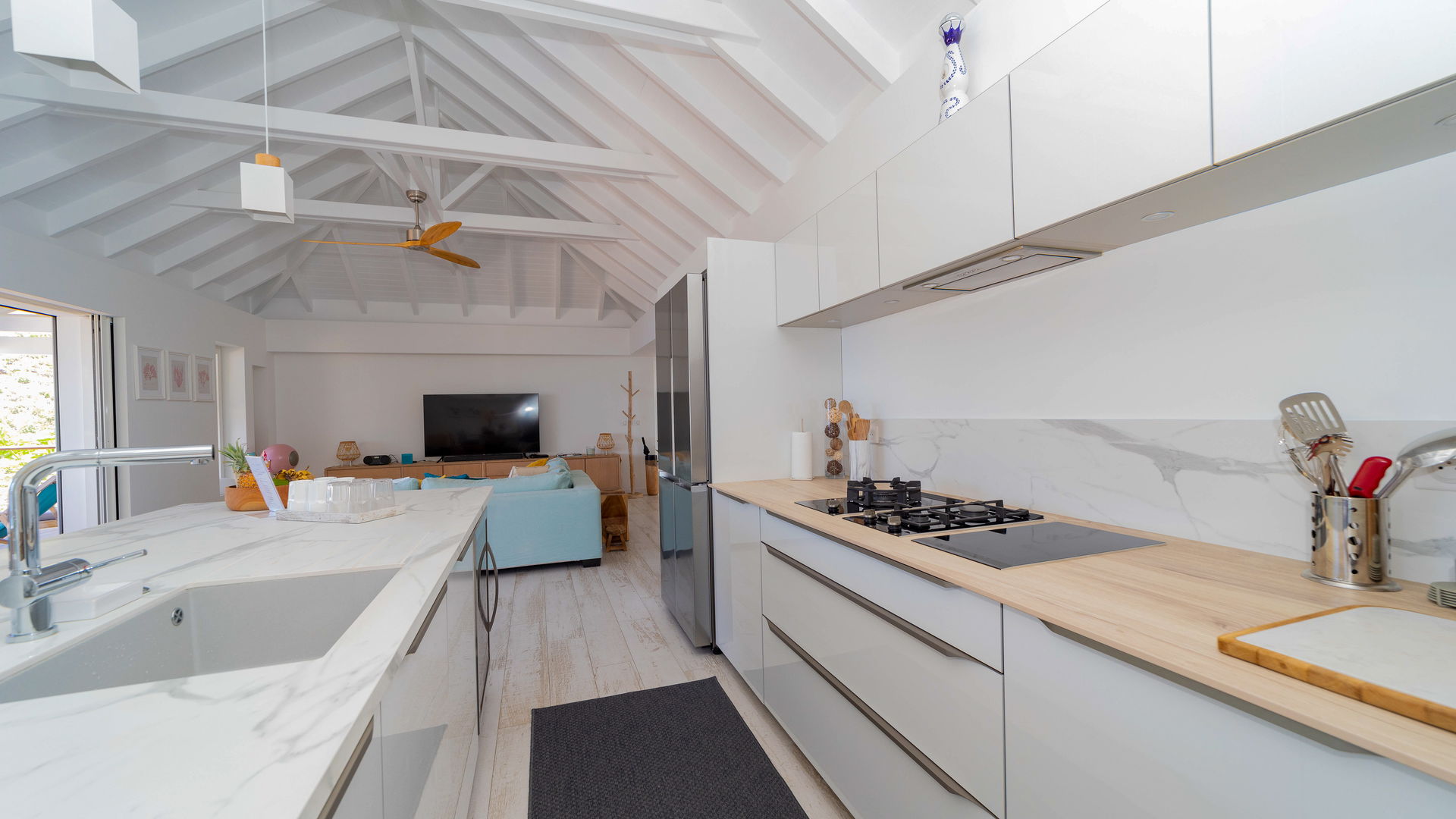 KITCHEN & DINING AREA