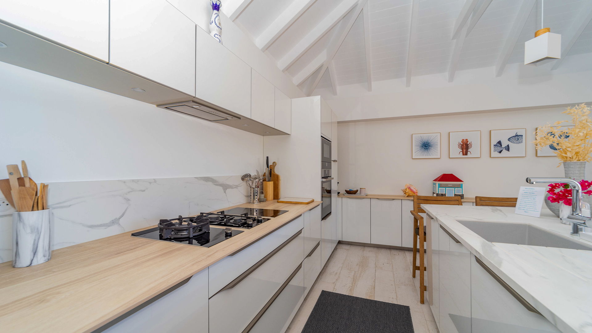 KITCHEN & DINING AREA