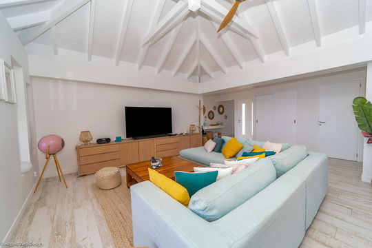 VILLA COUCHER DE SOLEIL LIVING AREA 1