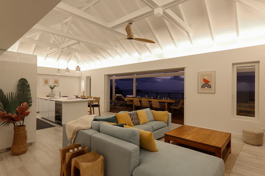 VILLA COUCHER DE SOLEIL LIVING AREA 10