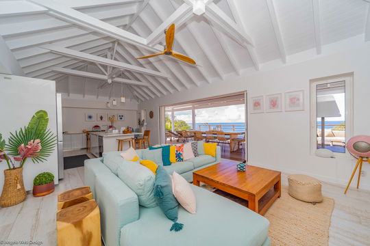 VILLA COUCHER DE SOLEIL LIVING AREA 3