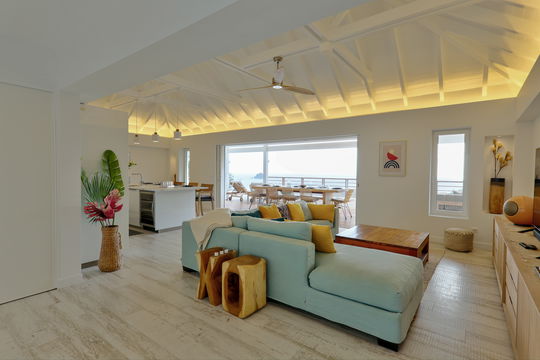 VILLA COUCHER DE SOLEIL LIVING AREA 5