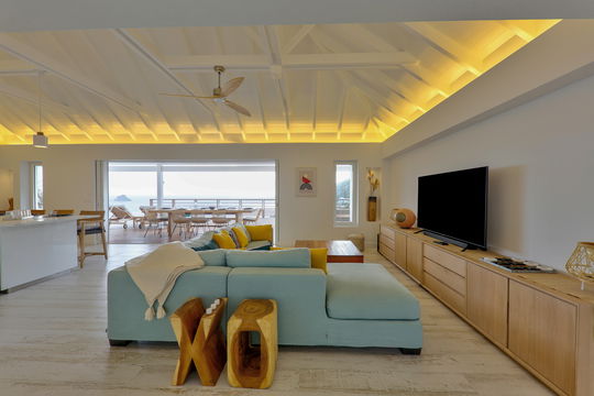 VILLA COUCHER DE SOLEIL LIVING AREA 6