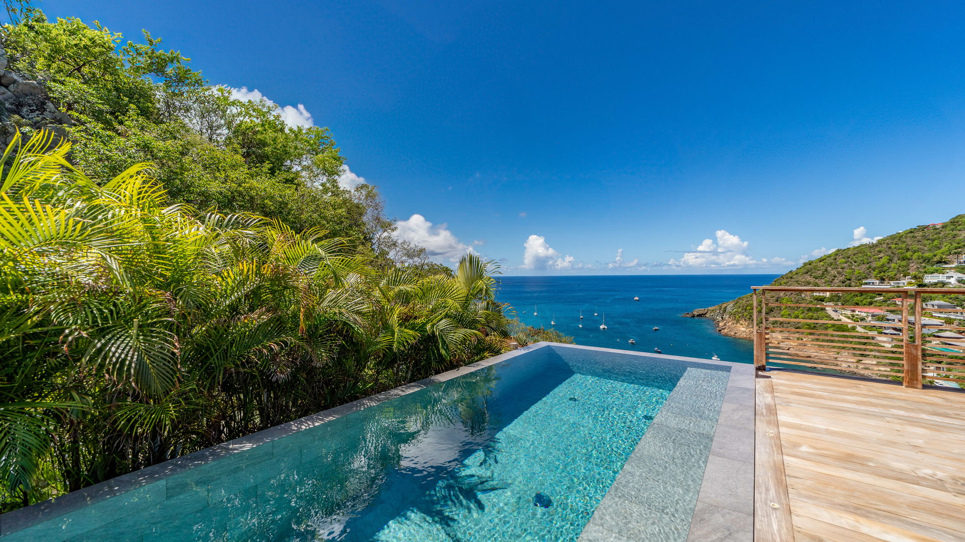 POOL & TERRACE
