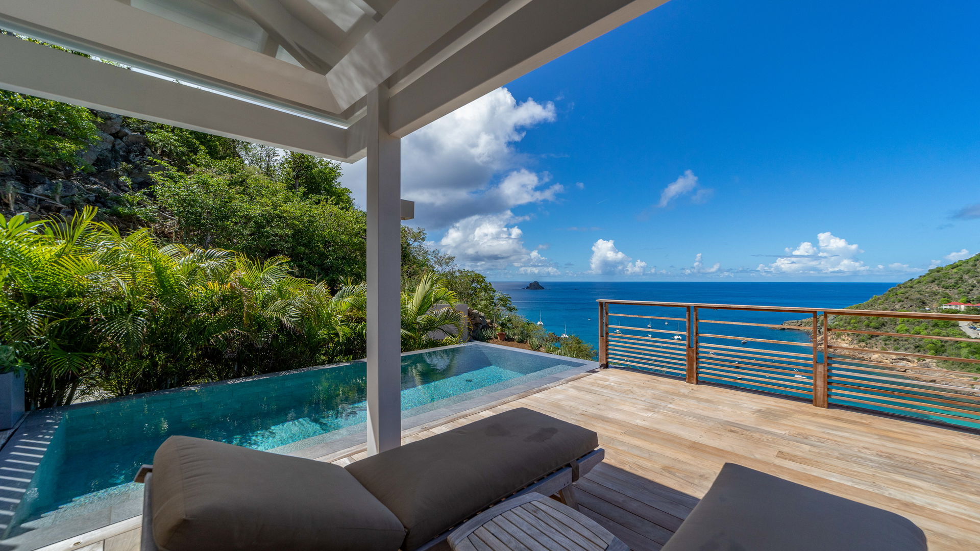 POOL & TERRACE