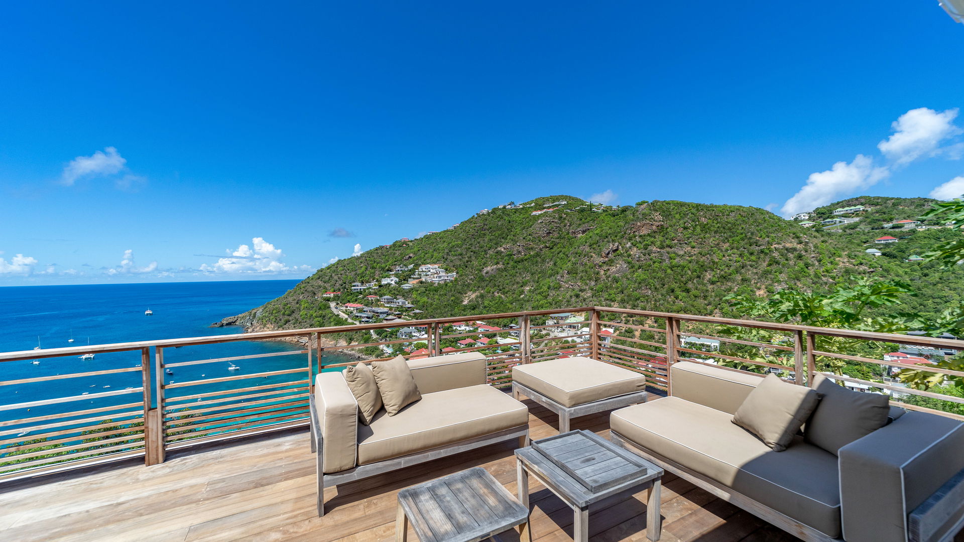 POOL & TERRACE