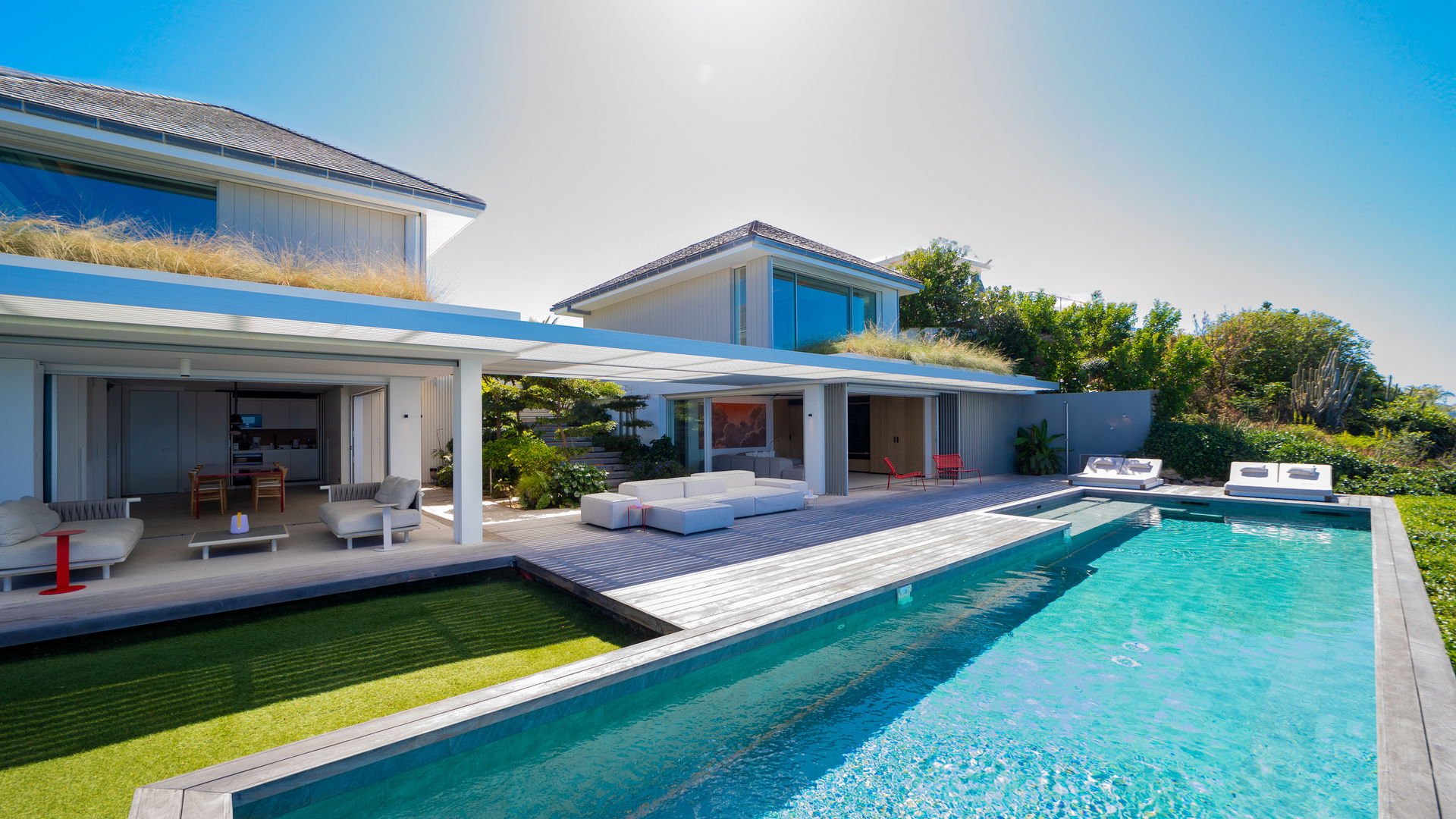POOL & TERRACE