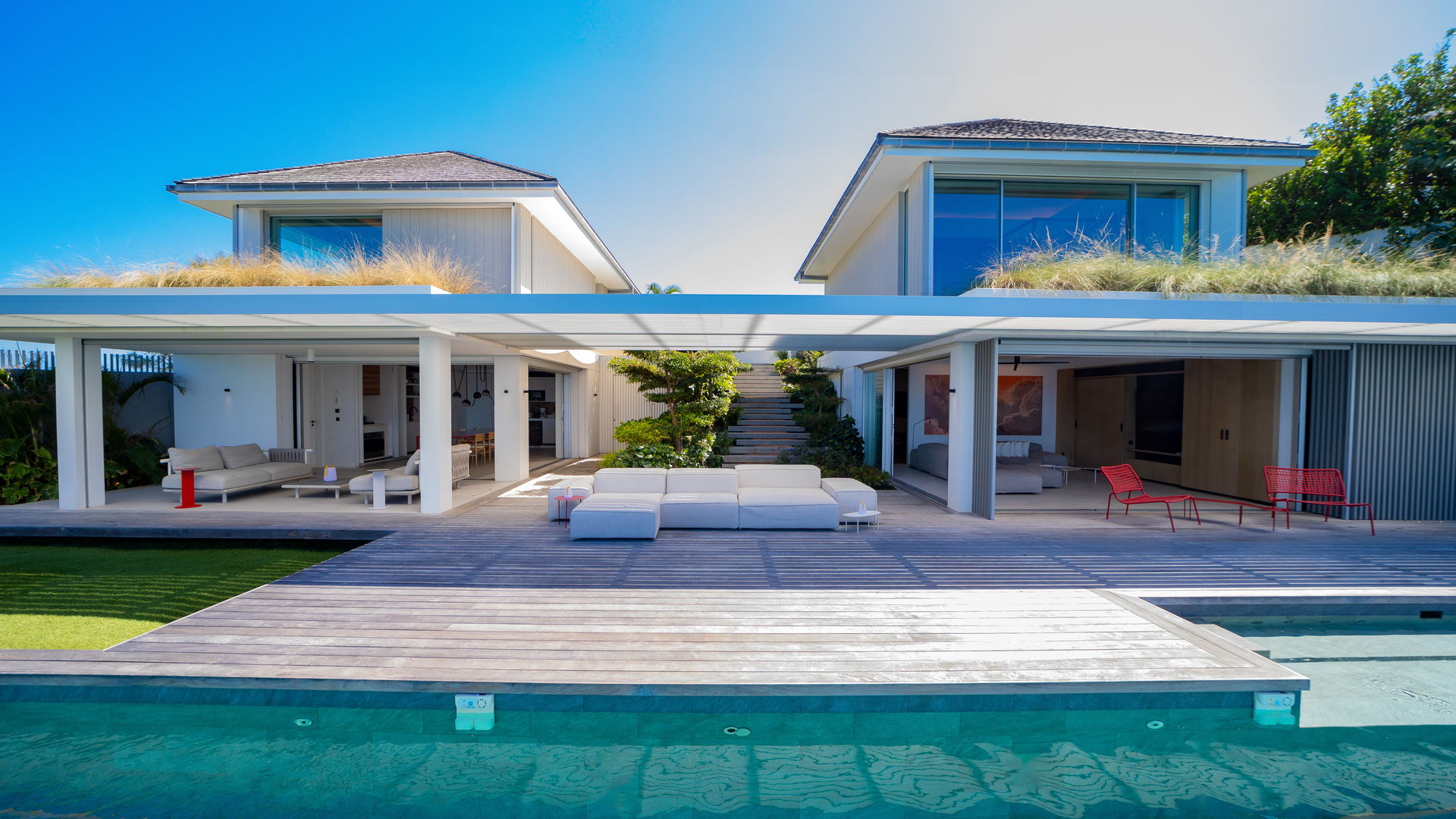 POOL & TERRACE