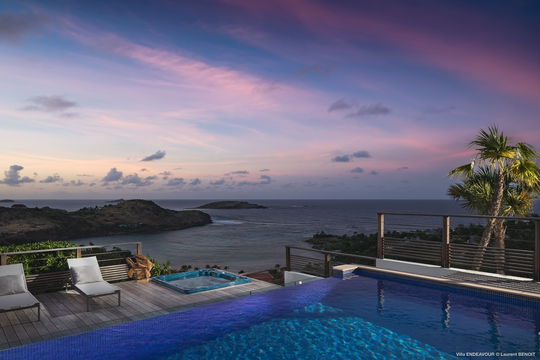 VILLA ENDEAVOUR BY NIGHT 2