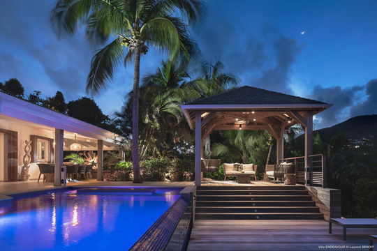 VILLA ENDEAVOUR BY NIGHT 4