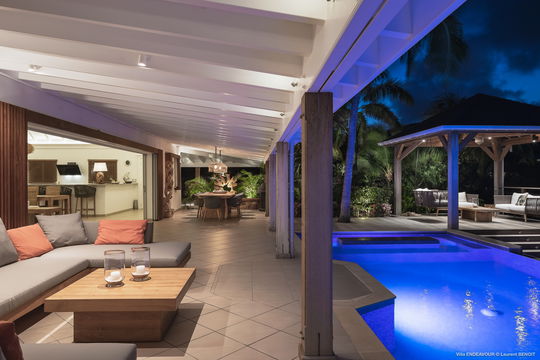 VILLA ENDEAVOUR BY NIGHT 6