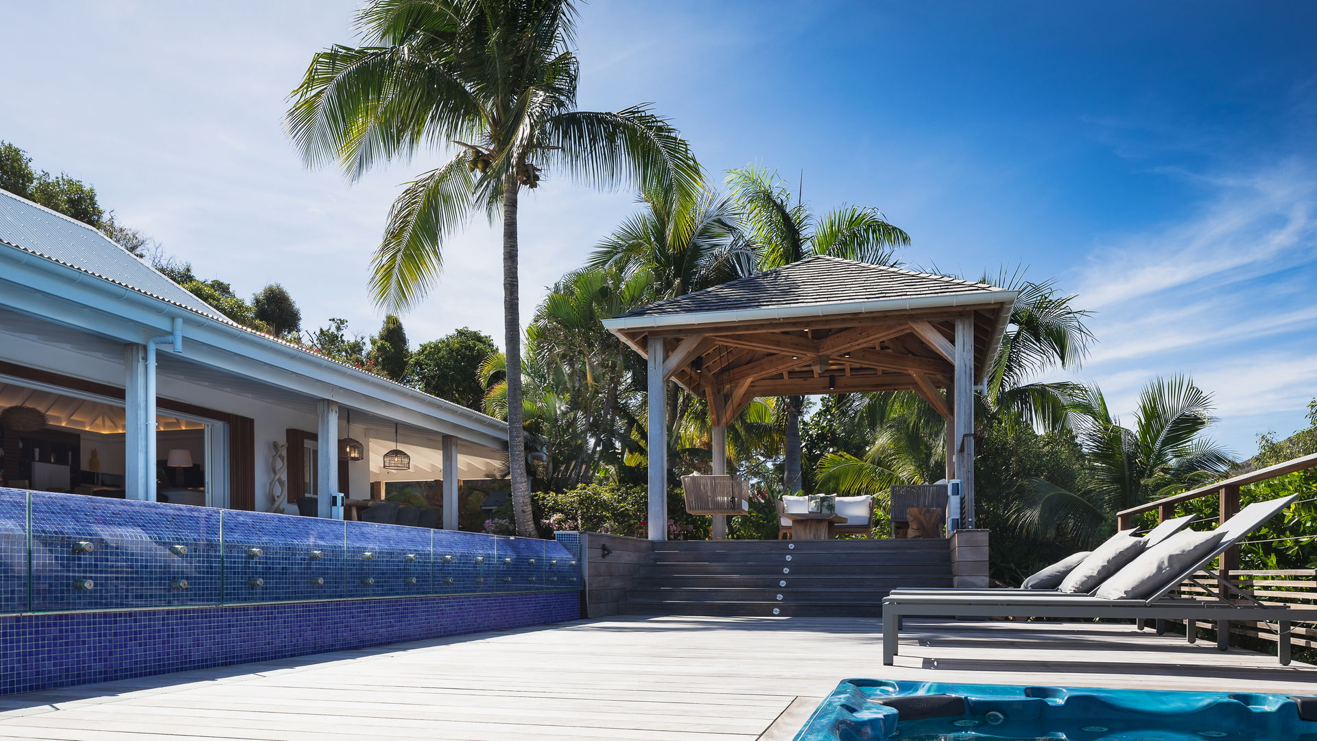 FITNESS AREA & JACUZZI