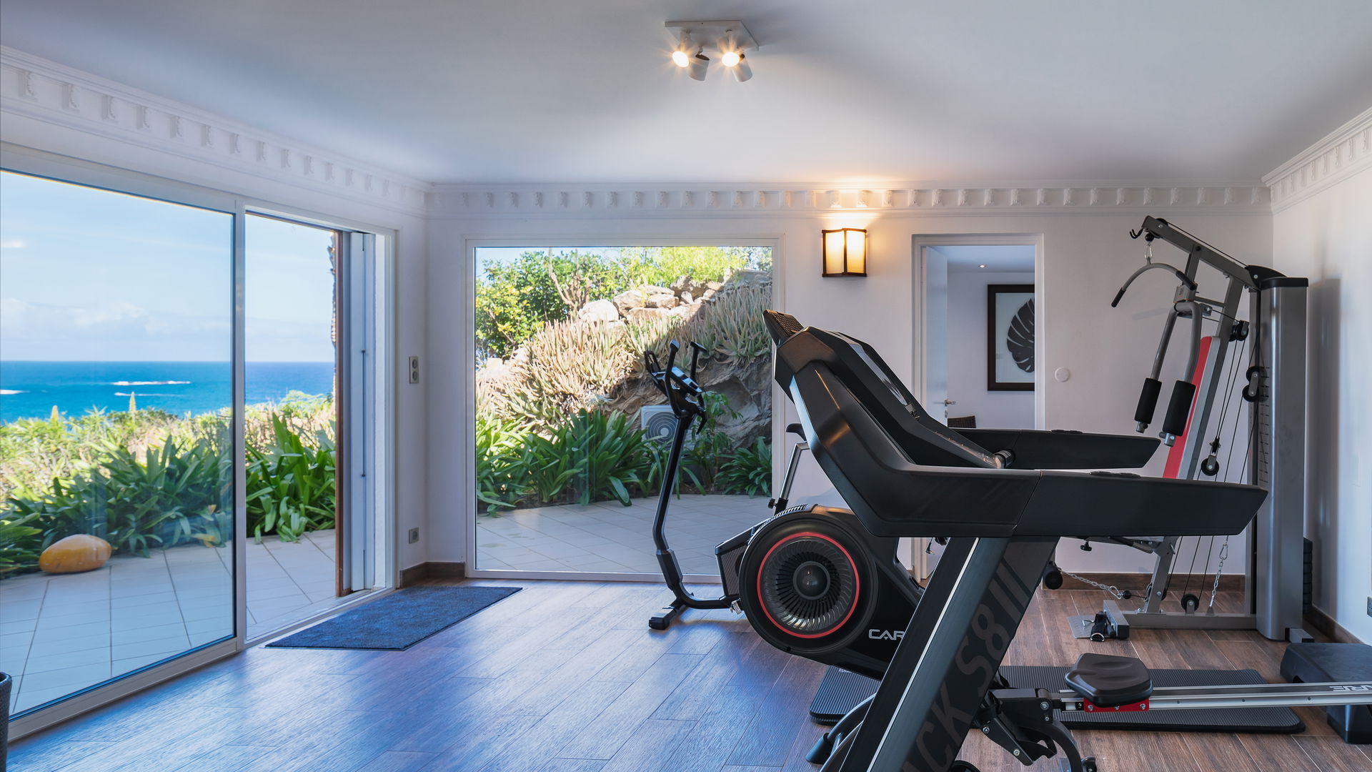 FITNESS AREA & JACUZZI