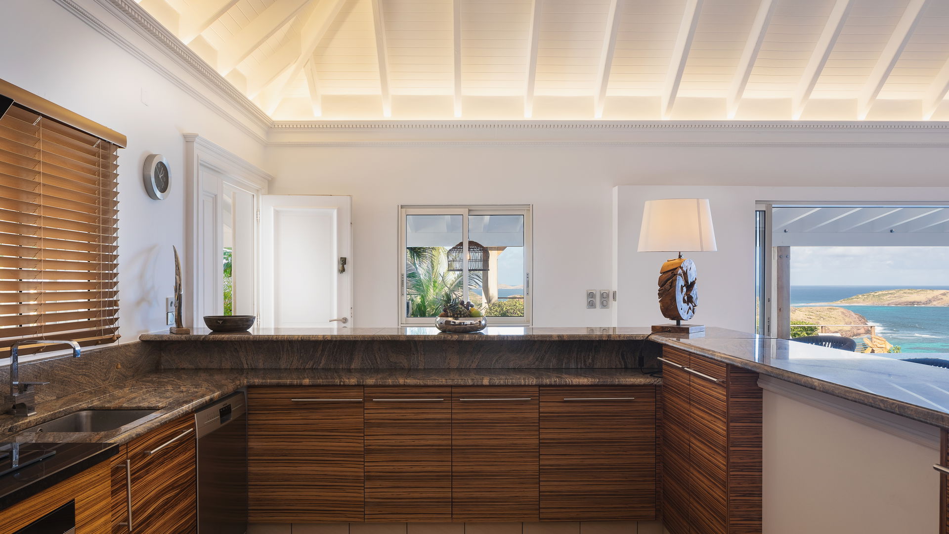 KITCHEN & DINING AREA