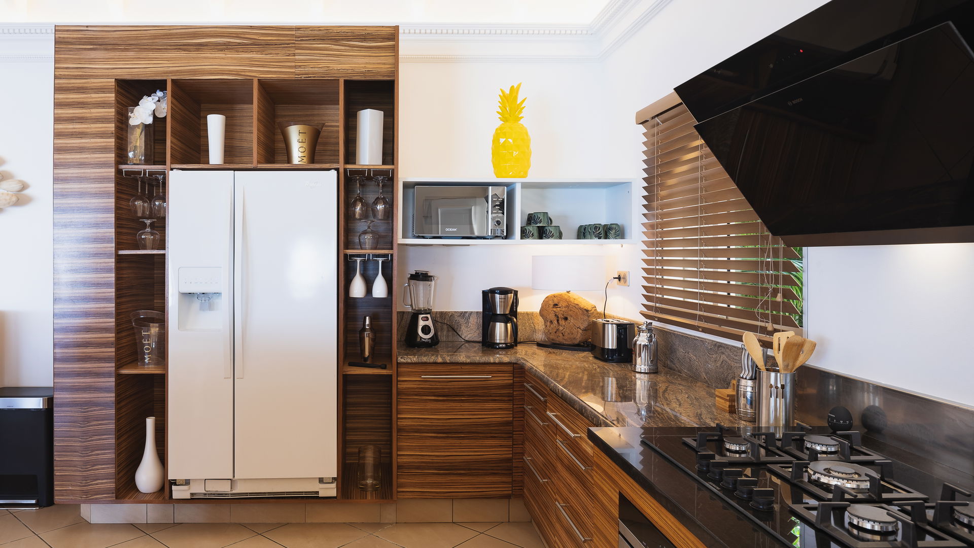 KITCHEN & DINING AREA