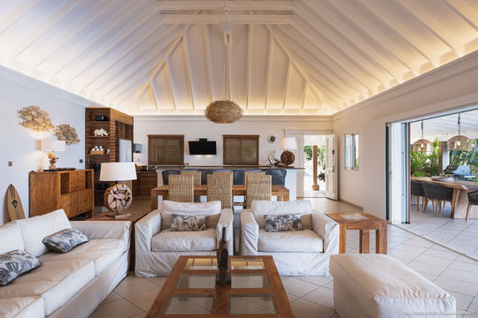 VILLA ENDEAVOUR LIVING AREA 1