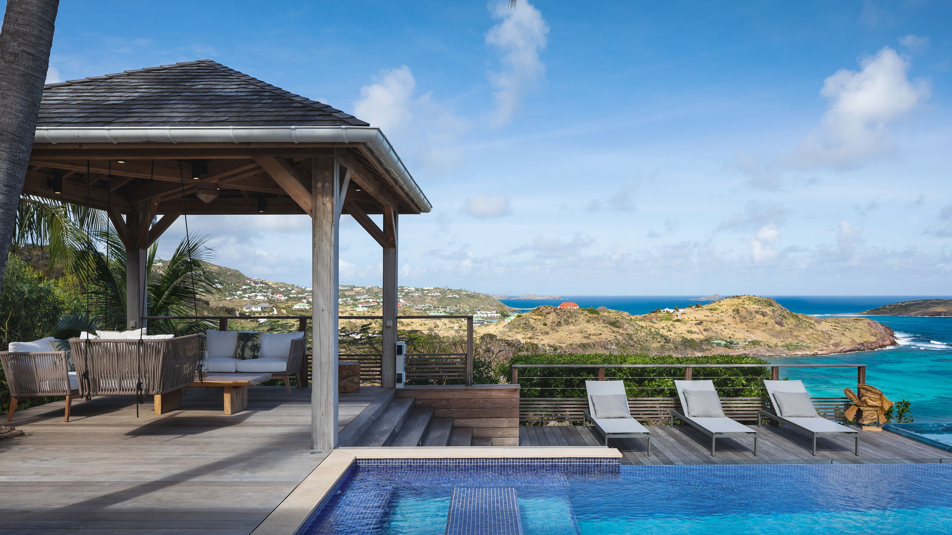 POOL & TERRACE