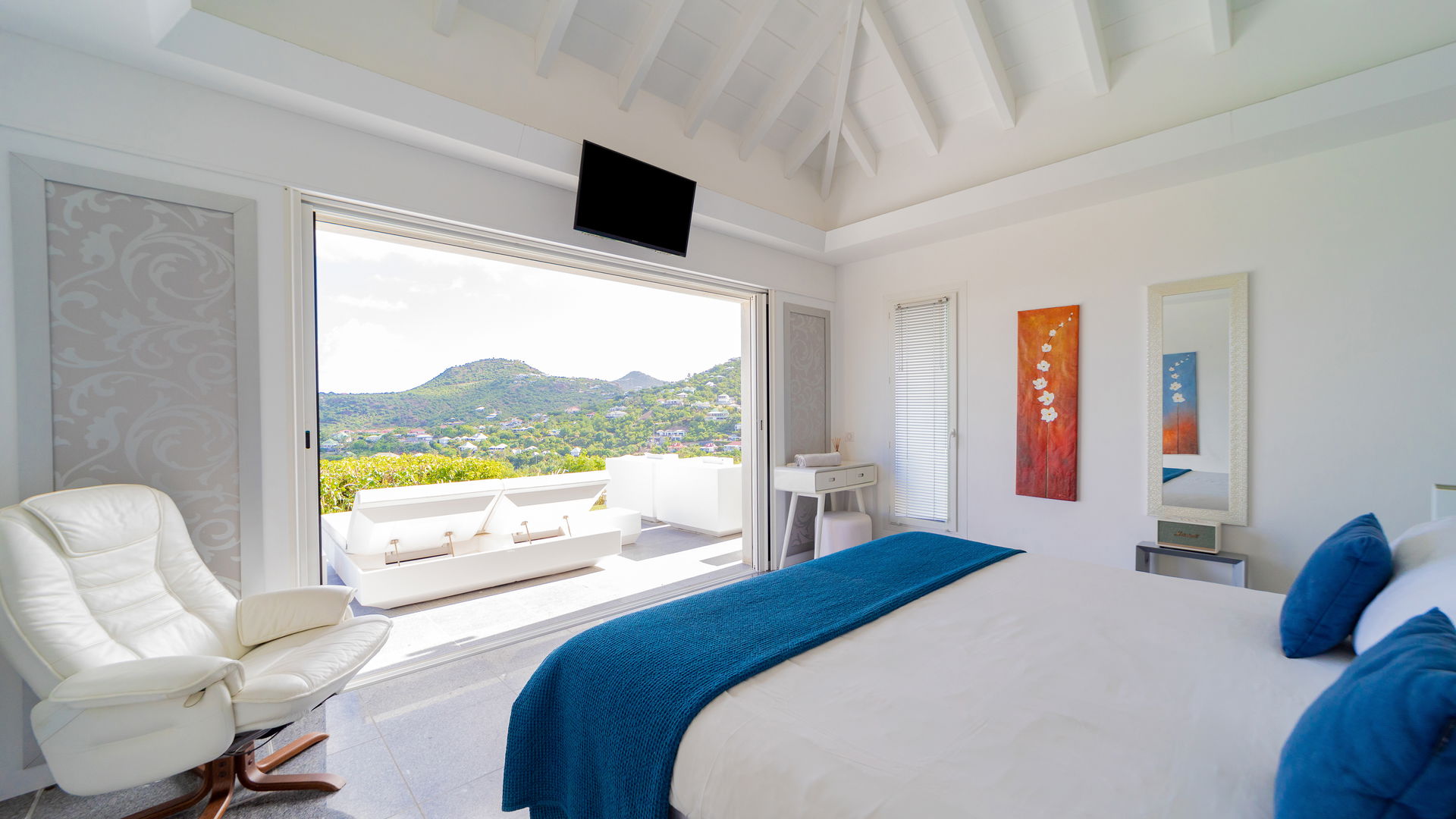 BEDROOM 2