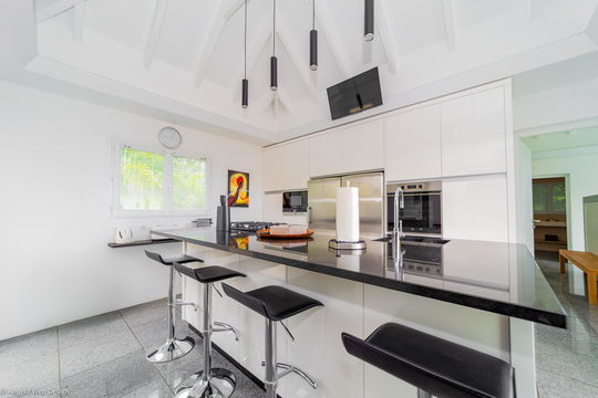 VILLA IVY KITCHEN & DINING AREA 1