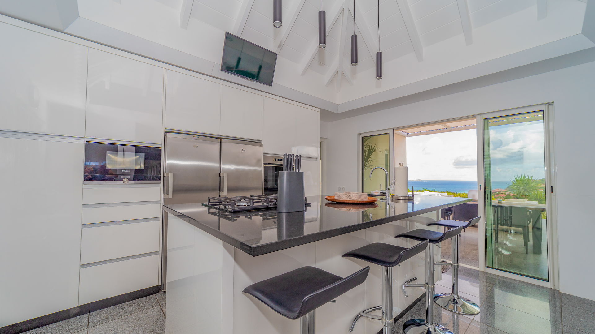 KITCHEN & DINING AREA