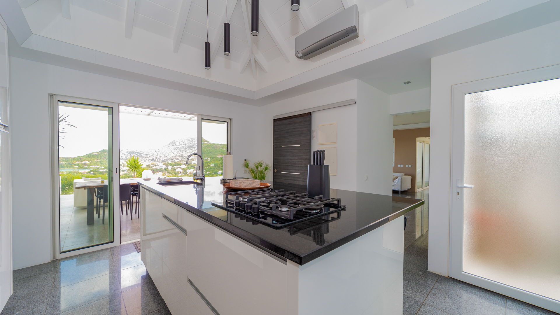 KITCHEN & DINING AREA