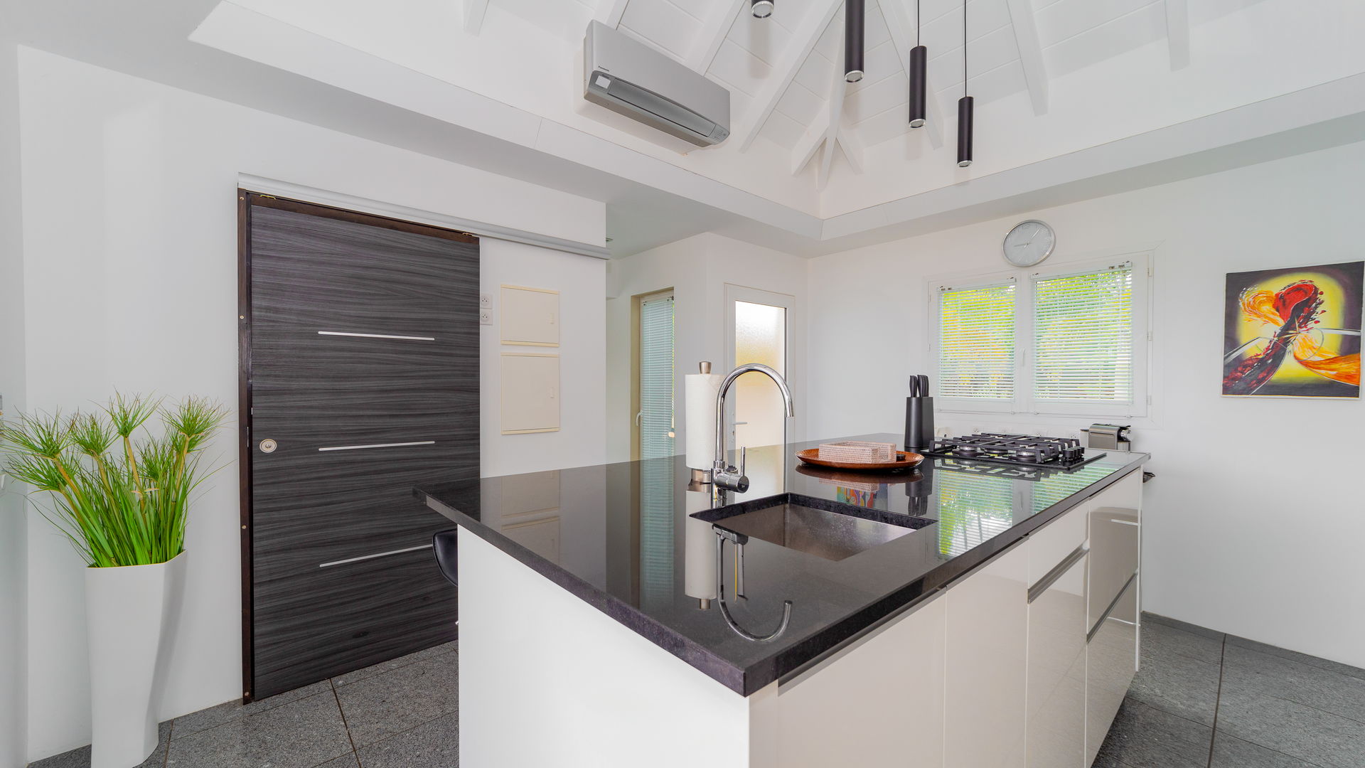 KITCHEN & DINING AREA
