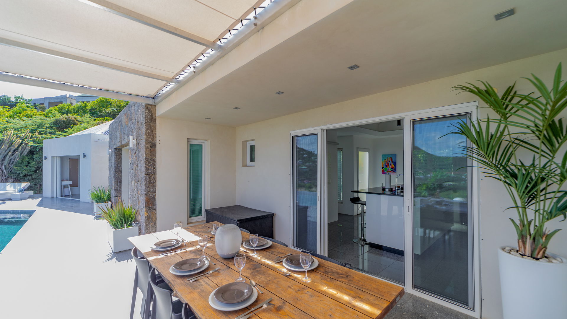 KITCHEN & DINING AREA