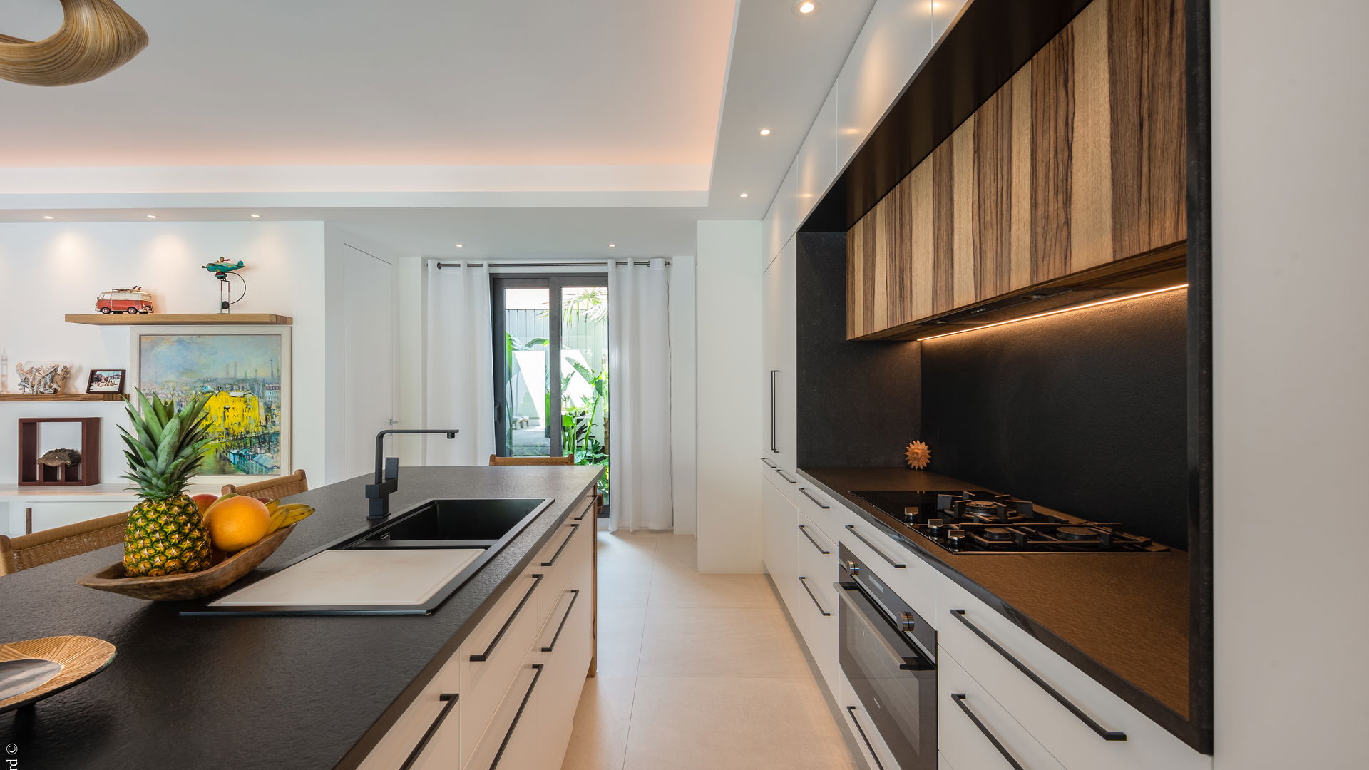 KITCHEN & DINING AREA