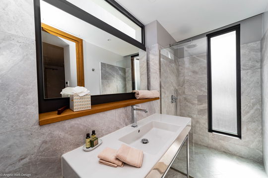 VILLA MARDIX LIGHT BEDROOM1 6